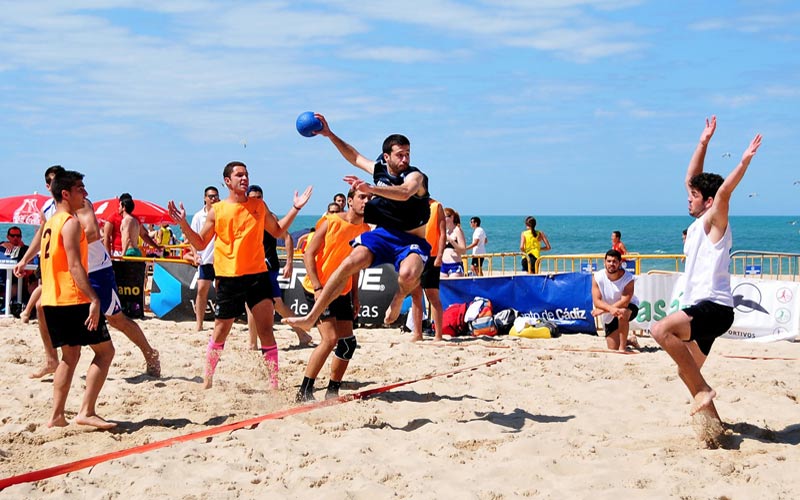 Málaga triunfa en el I Campeonato de España Universitario de Balonmano Playa disputado en la Victoria de Cádiz