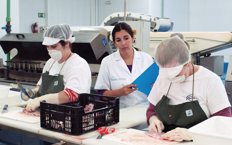 Investigadores de la UCA buscan formas de aprovechar los subproductos de la acuicultura: desde albóndigas hasta pan