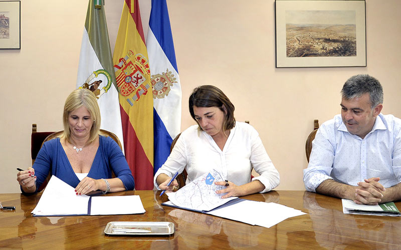 Junta y Ayuntamiento formalizan su compromiso de construir 31 nuevos kilómetros de carriles bici en Jerez 