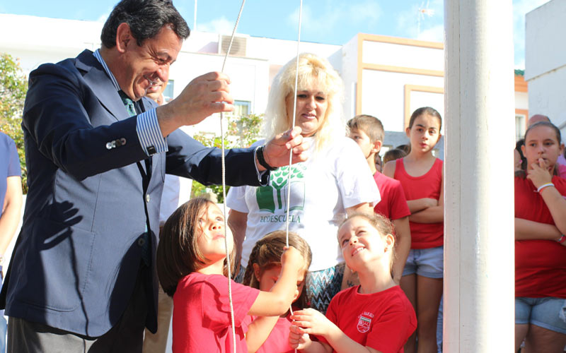 El colegio San Ignacio se convierte en el primero de San Fernando con la bandera Ecoescuela por su compromiso medioambiental