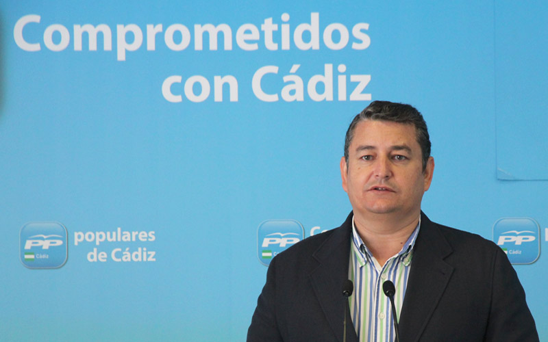 Sanz (PP) ya vende la “importancia” para Cádiz de la “bajada de impuestos” electoral de Rajoy, tras años de subidas 