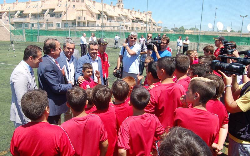 San Fernando acoge un campus de fútbol gratuito para 120 menores de familias en situación de vulnerabilidad social