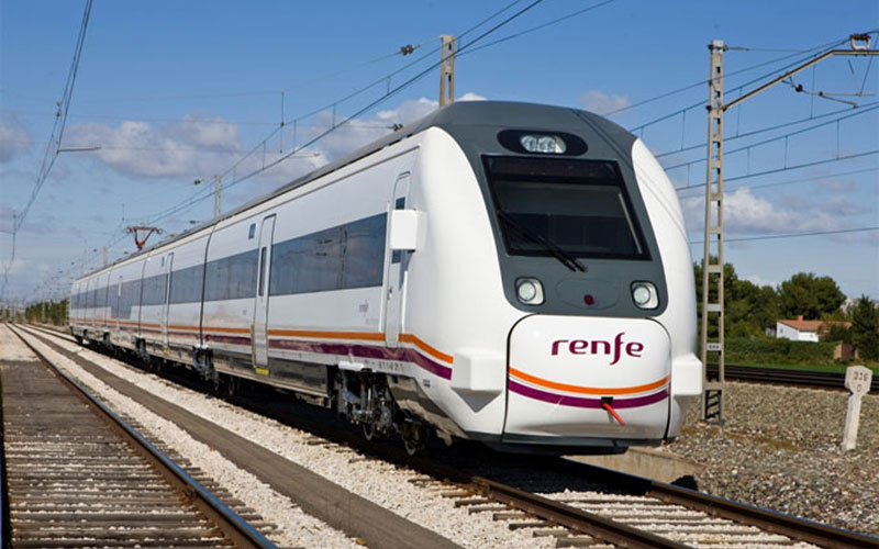 La Bahía de Cádiz estará conectada en agosto con Alicante mediante la combinación de tren regional y AVE