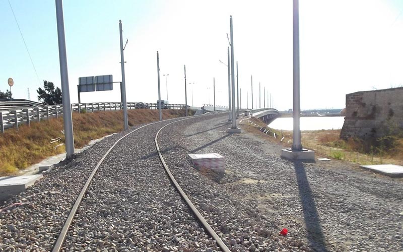 La Junta recibe 26 ofertas para ejecutar la vía ciclista en paralelo al trazado del tranvía de la Bahía, entre Chiclana y San Fernando