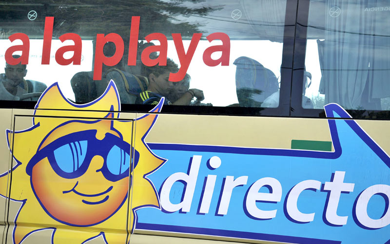 Los vecinos del Jerez rural también podrán pisar la playa este verano por 2 euros en autobuses programados
