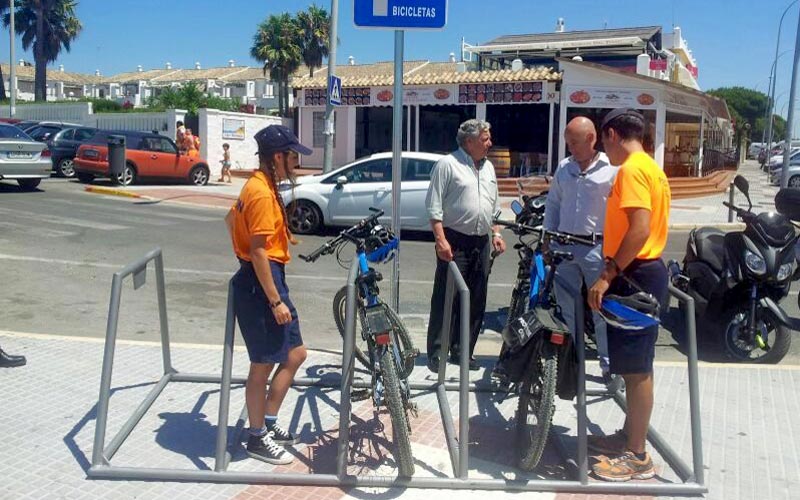 Ya se puede ‘aparcar’ la bici en Chiclana en ocho puntos habilitados repartidos por el centro y el litoral