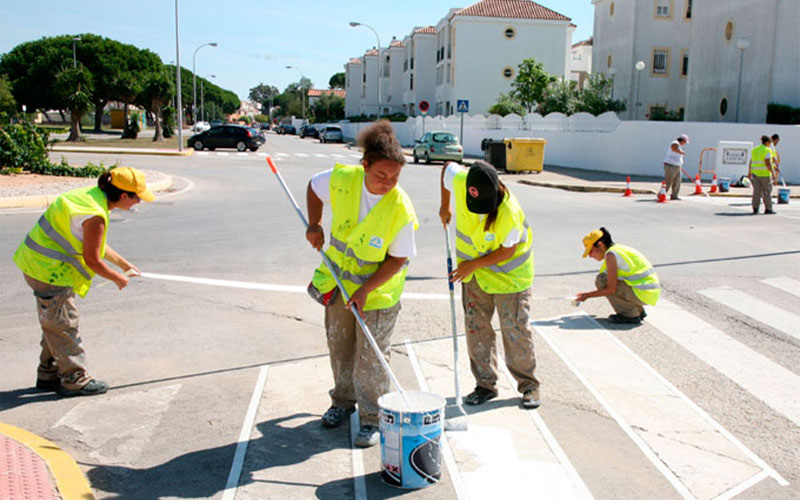 El plan de empleo joven de la Junta permitirá al Ayuntamiento de Rota contratar para diversos proyectos a 92 parados