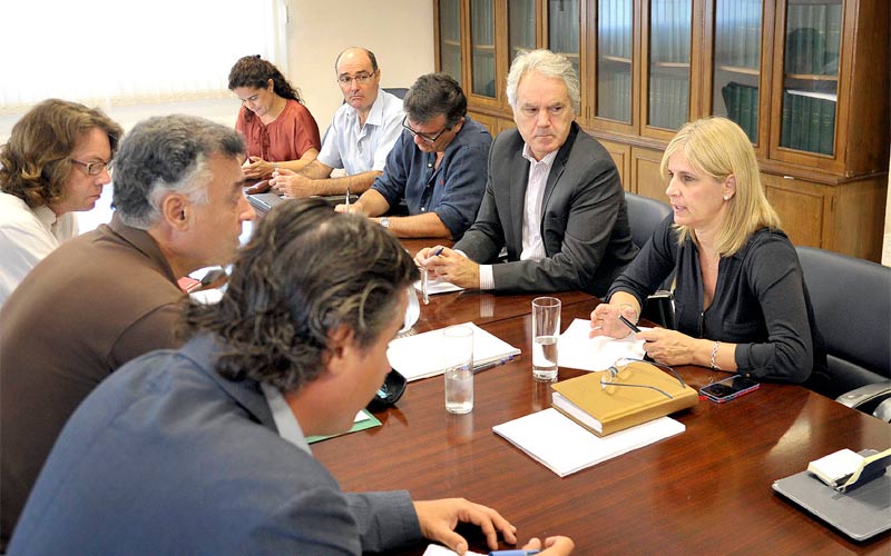 La Junta muestra al Ayuntamiento las herramientas fiscales y urbanísticas de que dispone para impulsar el Plan del Viñedo