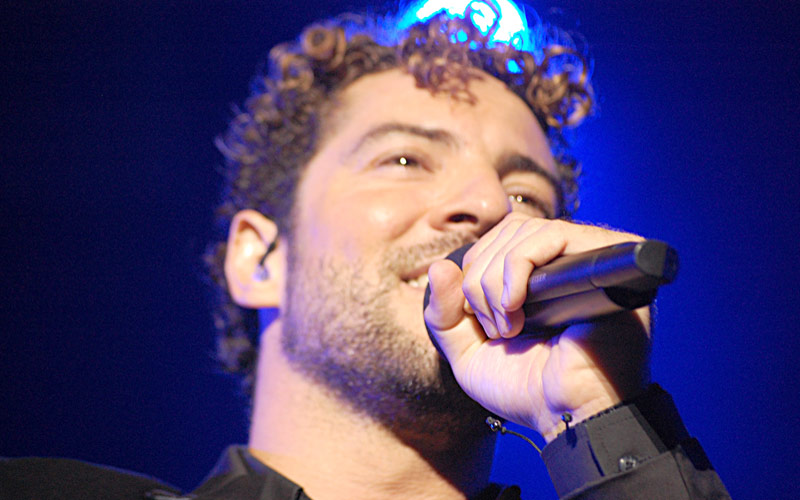Bisbal, afectuoso y cercano, cumple en Cádiz