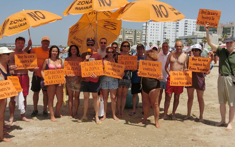 Portuenses y turistas “dan la cara contra la zona naranja”