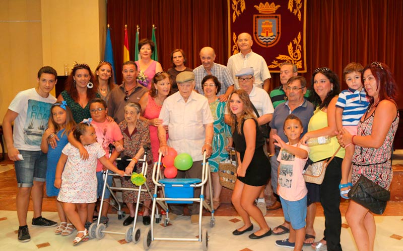 Los abuelos Manuel y Milagros, homenajeados por el Ayuntamiento