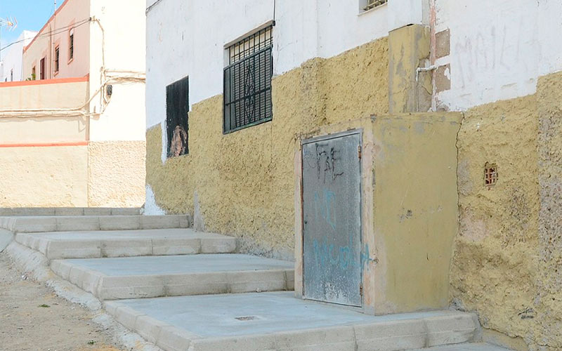 Obras de adecentamiento del acerado en las calles Geraldino y Grandallana, en Federico Mayo 