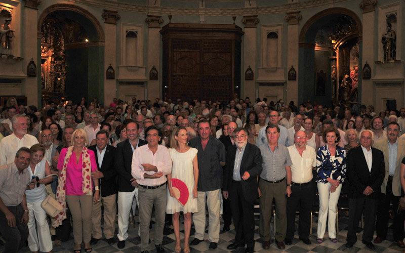 Promotores de un movimiento contrario a que Catalunya decida su futuro abarrotan el simbólico Oratorio de San Felipe de Cádiz