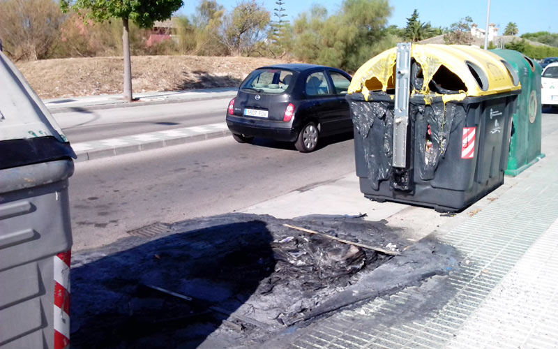 Los nuevos contenedores en la calle Gavilán ‘duran’ una semana