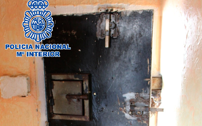 Detenidas cuatro personas en dos pisos “blindados” de la barriada de José Antonio donde vendían droga al por menor