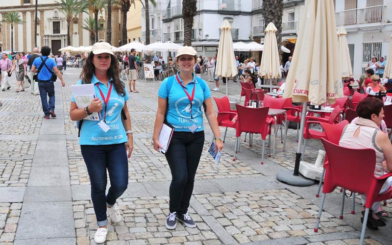 Las oficinas de turismo municipales atienden en los primeros siete meses del año a 175.000 visitantes, de ellos 56.000 cruceristas