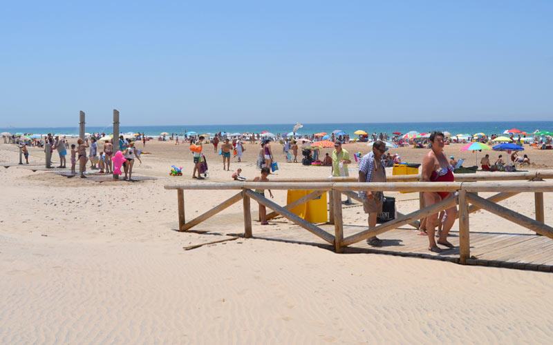 La Isla sigue a la cola del turismo de sol y playa en la provincia