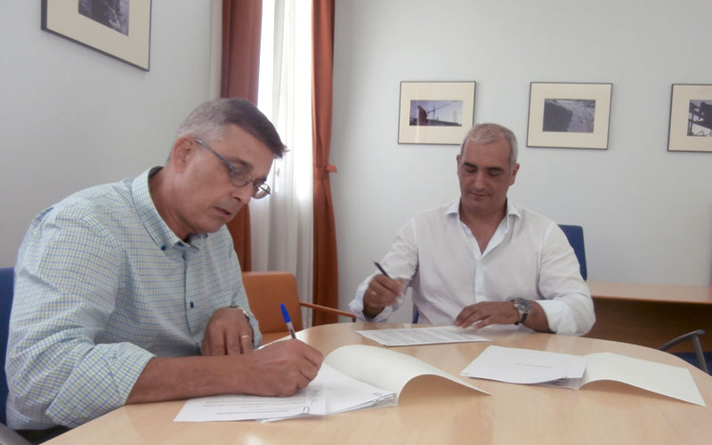 Suvipuerto firma el contrato de Cajas de Aguas con la cooperativa que levantará 47 viviendas; nueve son para la empresa municipal