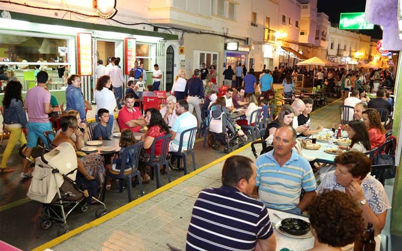 La calle Higuereta se mantendrá semipeatonalizada pero sólo los fines de semana, tras la experiencia piloto de este verano