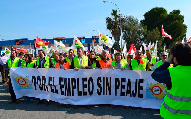 Cárdenas (IU) deja caer que, pese a las promesas del PP, se podría estar negociando otra prórroga de la concesión de la AP-4