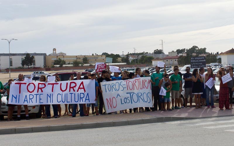 Protesta “histórica” en Chiclana contra la tauromaquia