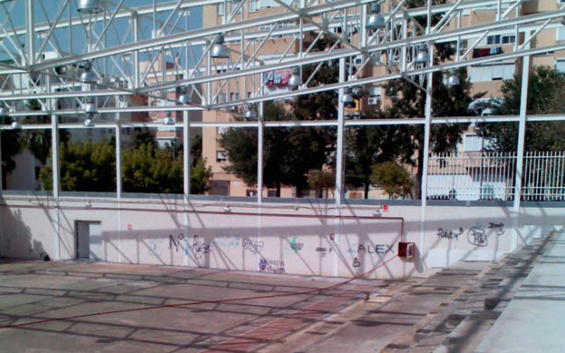 La barriada Andalucía disfrutará “pronto” del nuevo pabellón; las obras a medias llevan más de tres años paradas en zona verde