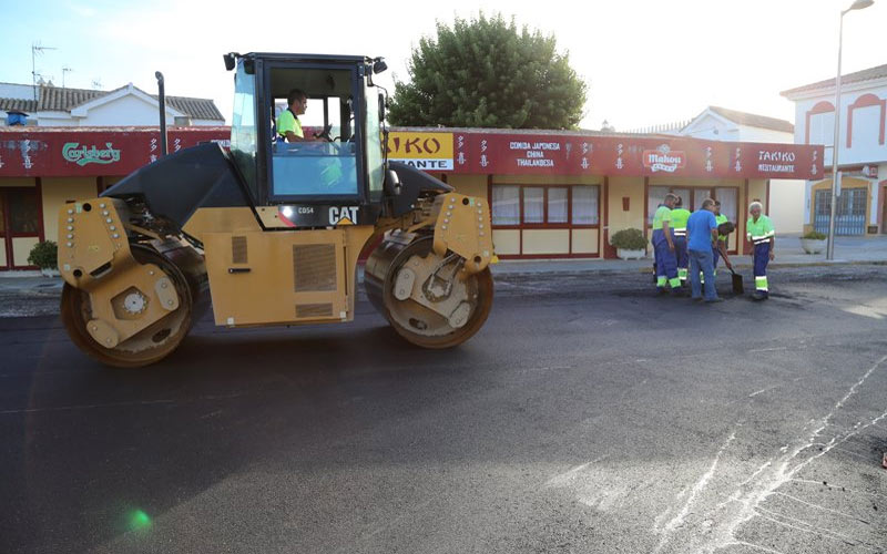 El Plan de Asfaltado Integral comenzaba en la urbanización de Rotamar y continuará por las calles de la barriada del Molino