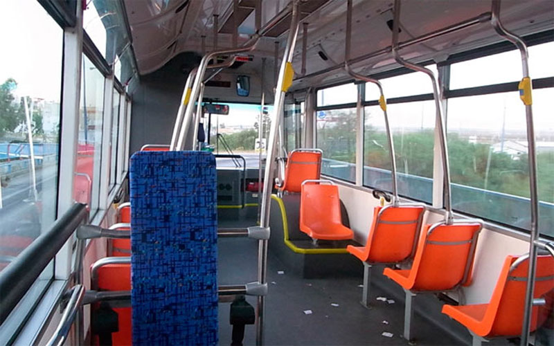 Los autobuses urbanos a la playa de Camposoto ‘ganan’ casi 6.400 viajeros esta última temporada de verano