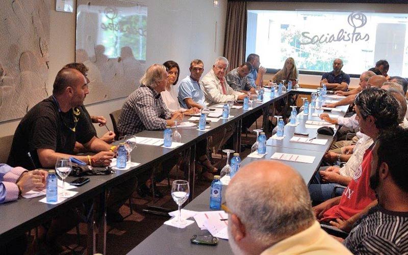 El PSOE convoca una mesa de deportes náuticos y expone la necesidad de que San Fernando “vuelva a mirar al mar”