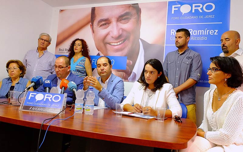 Foro dibuja una Jerez “con fiestas sobre la cubierta de un barco que naufraga, pero con cero recursos, intervenida y embargada”
