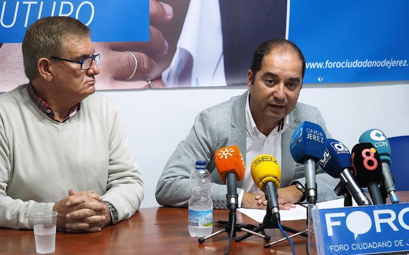 Ramírez (Foro) promete rescatar la gestión privada del agua si gana las elecciones y los jerezanos lo deciden en una consulta