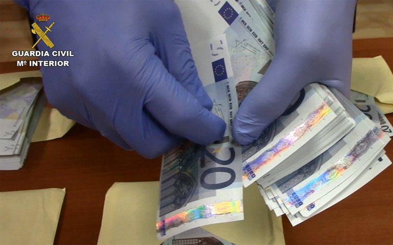 Cae una trama que operaba entre las provincias de Sevilla y Cadiz dedicada a ‘colar’ euros falsos