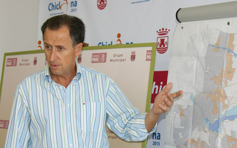 Román (PSOE) alerta de que el PGOU que plantean PP-PVRE “es inviable, tanto sostenible como económicamente”