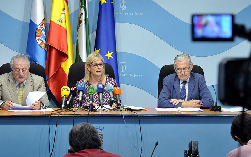 El Ayuntamiento de Jerez no subirá el año que viene sus impuestos, tasas y precios públicos e incluso bajará algo el agua
