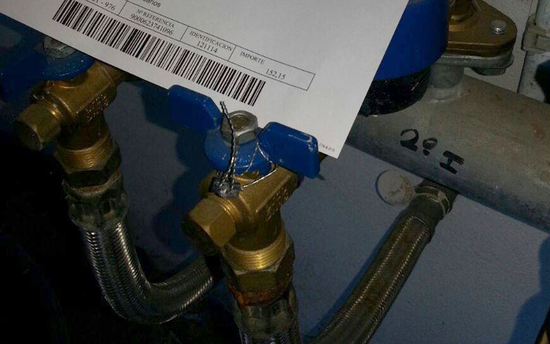 Aqualia corta el agua a un vecino de La Barca ocho días antes del plazo reglamentado que le había notificado
