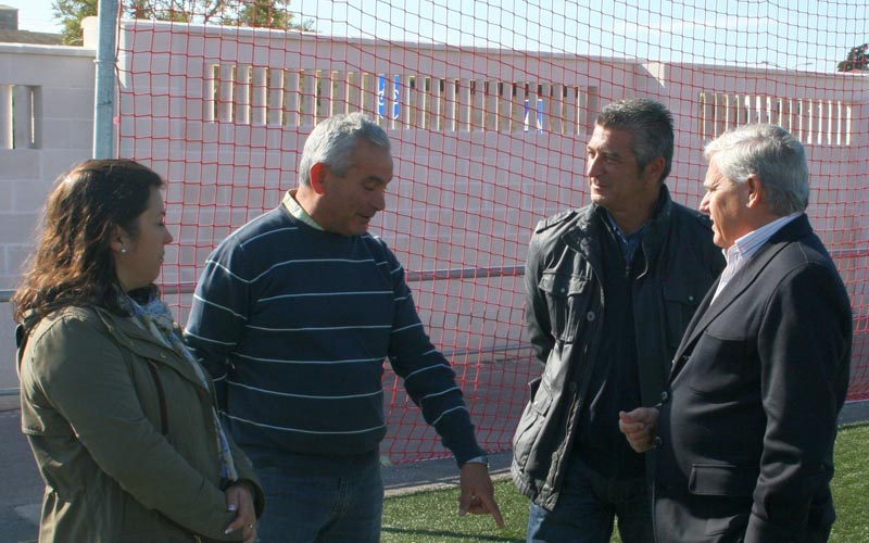 El graderío del campo de fútbol de Huerta Mata contará con cubierta; el Chiclana CF no se irá hasta la próxima temporada