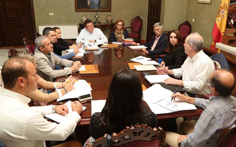 La Junta de Portavoces se reúne para conocer un estudio externo sobre la deuda histórica que mantiene con Rota la Base Naval