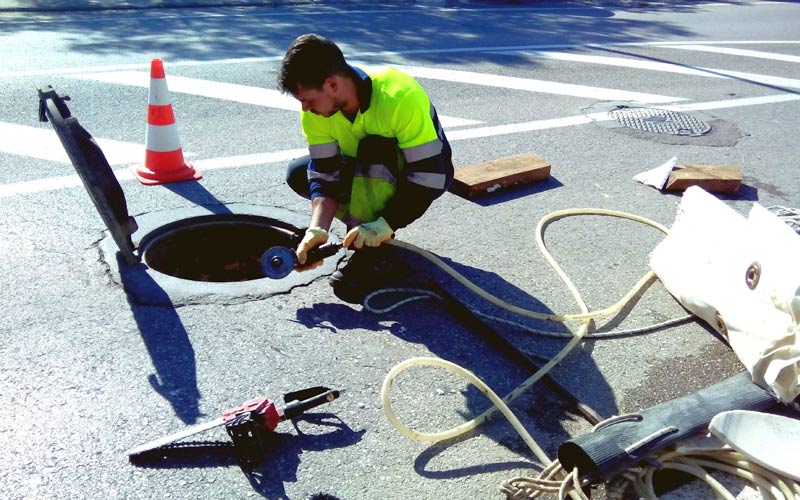 Rehabilitados más de 100 metros lineales de tubería de pluviales en Paciano del Barco, sin levantarse el pavimento