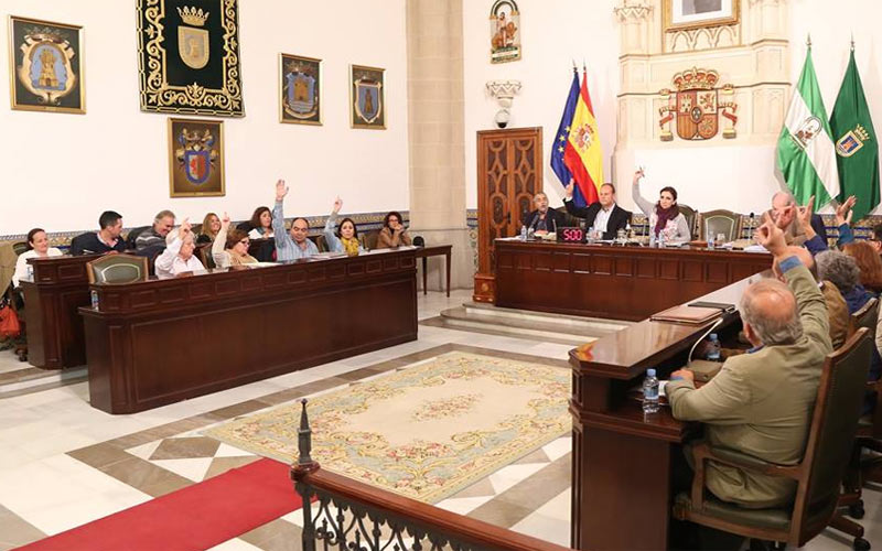 PP y RRUU aprueban, sin contar con la oposición, una congelación de impuestos y tasas municipales en Rota para 2015
