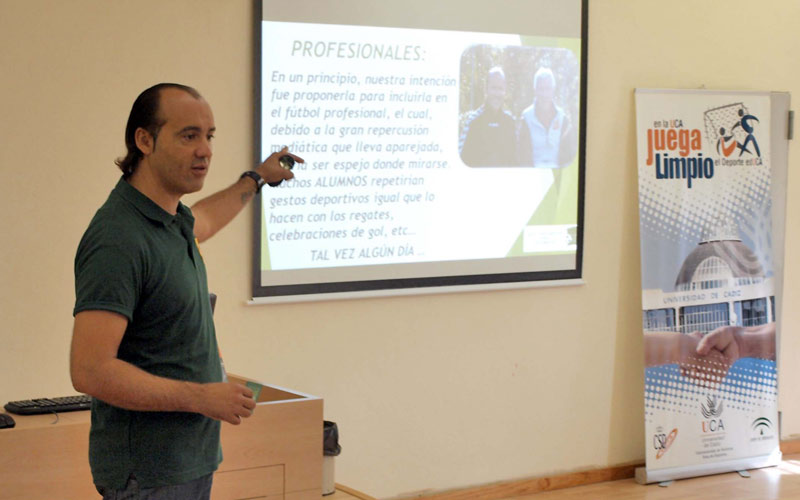 La tarjeta verde, para premiar “el comportamiento ejemplar”, se implanta en los campeonatos de fútbol y fútbol sala de la UCA