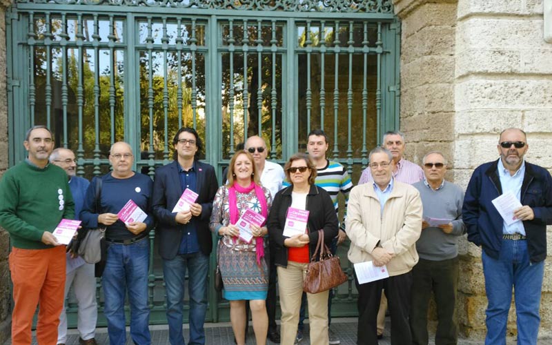 Militantes de UPyD se concentran frente a la Diputación de Cádiz para reivindicar “medidas reales contra la corrupción”