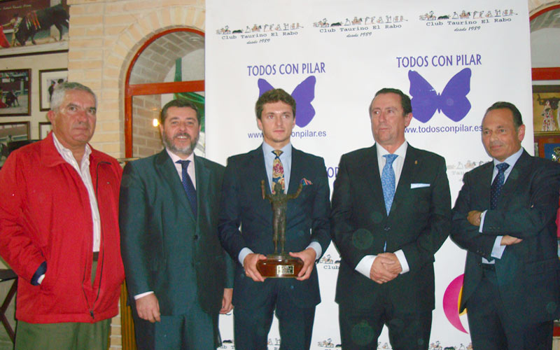 Lama de Góngora, primer novillero que recibe el trofeo del Club Taurino El Rabo de El Puerto