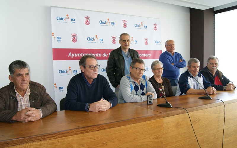 Usuarios de la piscina municipal se quejan de la falta de limpieza y seguridad pero ni adjudicataria ni Ayuntamiento responden