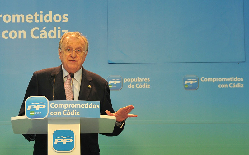 Una pensión de 600 euros de un gaditano se incrementará en 1,5 euros en 2015 gracias al 0,25% de subida de la que alardea el PP