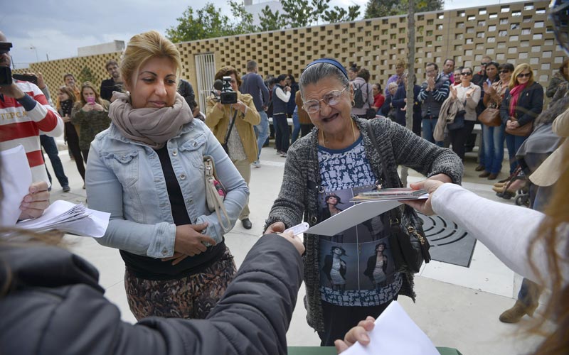 Entregadas al fin las primeras llaves de la promoción de viviendas sociales levantada por la Junta en Santa Clara