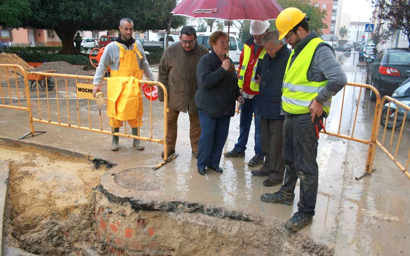 El Ayuntamiento busca solucionar los problemas de las redes de abastecimiento, saneamiento y pluviales de la barriada del Carmen