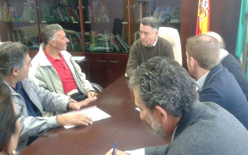 La Junta recomienda a la asociación de mariscadores constituirse como cooperativa “con lo que tendría más fácil acceder a ayudas”