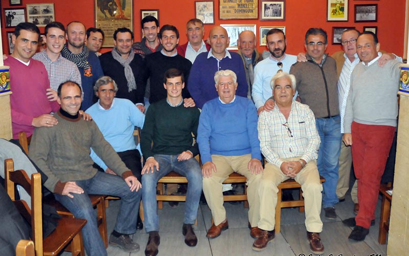 Aficionados y profesionales taurinos se reúnen por Navidad