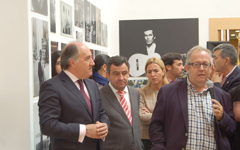 ‘Fuente y caudal’, exposición que repasa la vida de Paco de Lucía, se podrá visitar en San Fernando hasta finales de enero