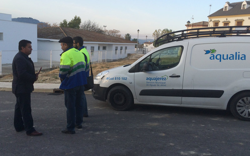 Aqualia intenta seguir tomando lectura de los contadores en las pedanías jerezanas que han optado por remunicipalizar el agua